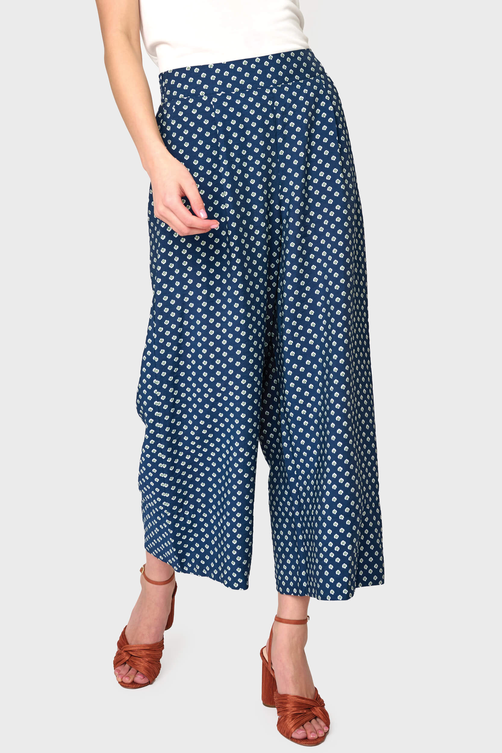 Woman modeling Wide Hem Cropped Linen Pant in Navy Daisy print styled with tee and sandals