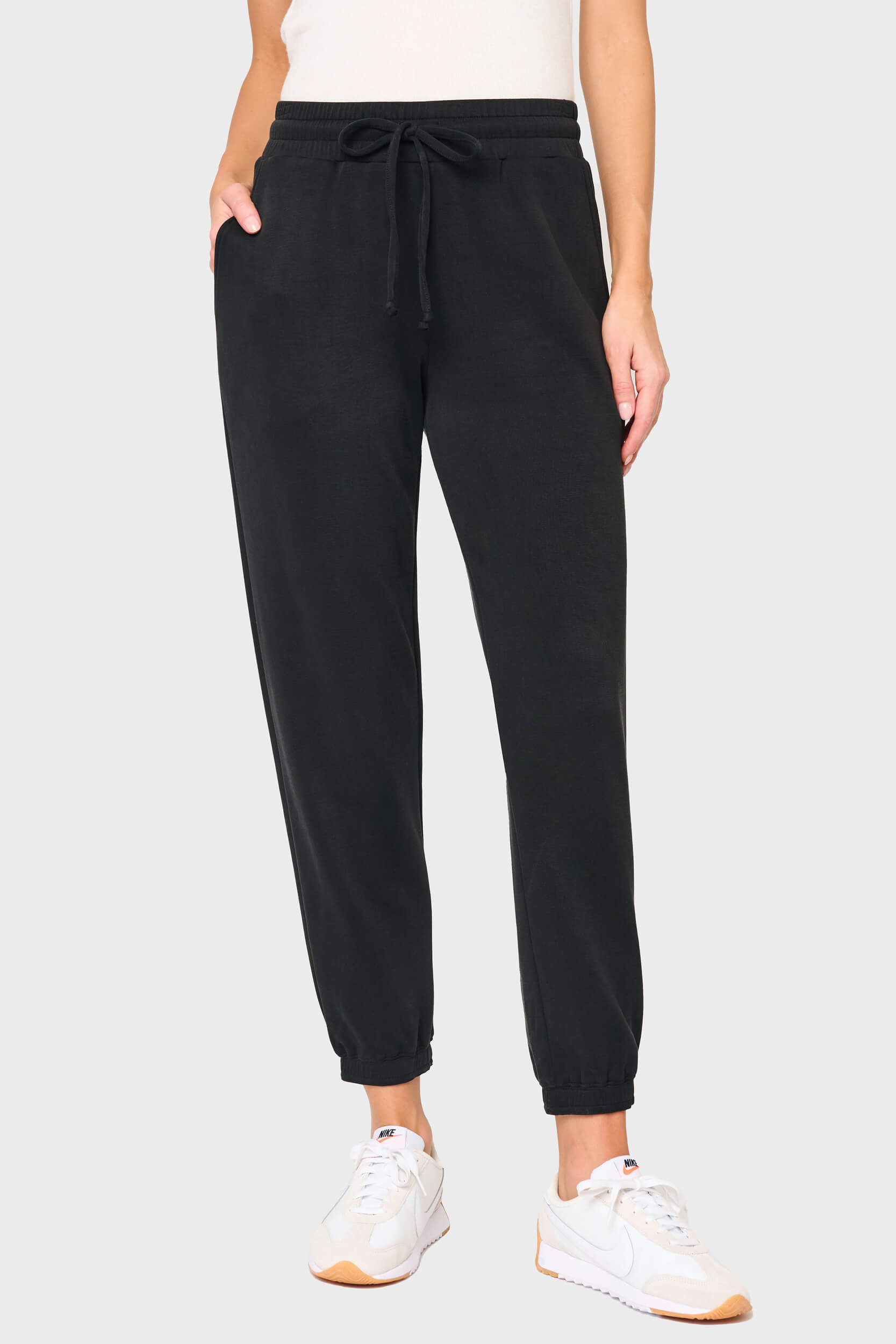 Woman modeling Cloud Scuba Easy Everywhere Jogger Pant styled for traveling