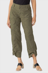 Front of women wearing the Sanctuary Cali Cargo Pant in mossy green