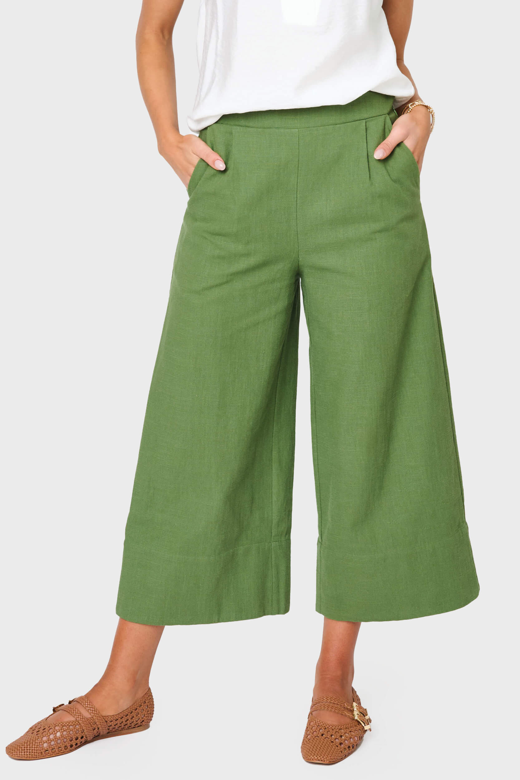 woman modeling wide hem cropped linen pant styled for weekends and vacation