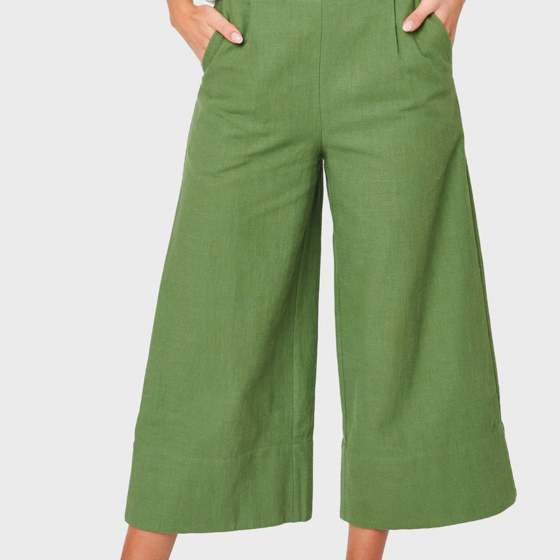 woman modeling wide hem cropped linen pant styled for weekends and vacation